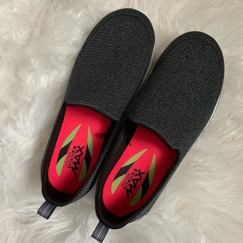 Sketchers Sneakers / Clogs